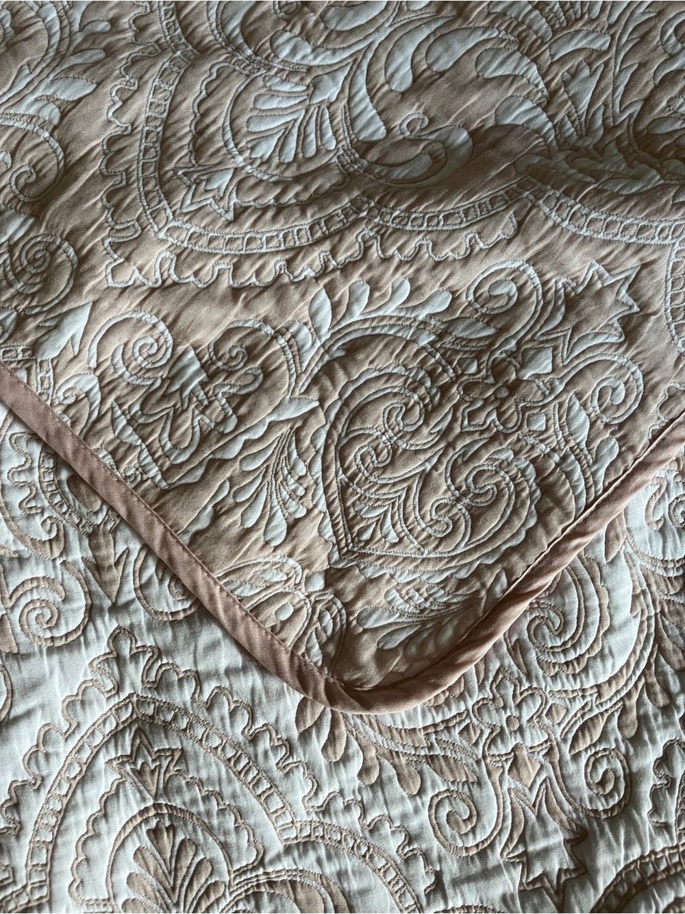 Beekman Home King Size Paisley Medallion Quilt Bedspread - Soft Blush pink